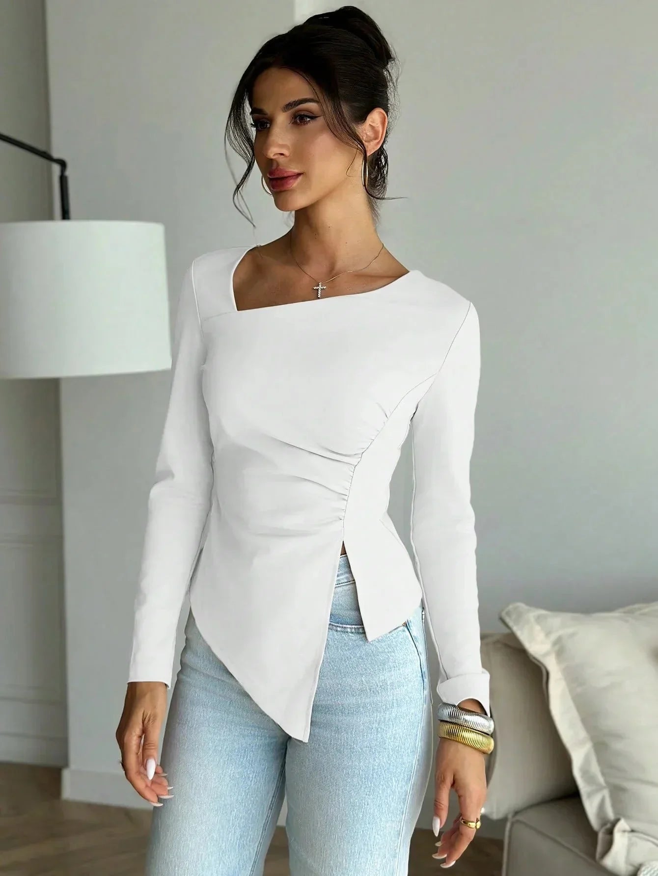 Beige Figurnära Långärmad Topp med Asymmetrisk Halsringning