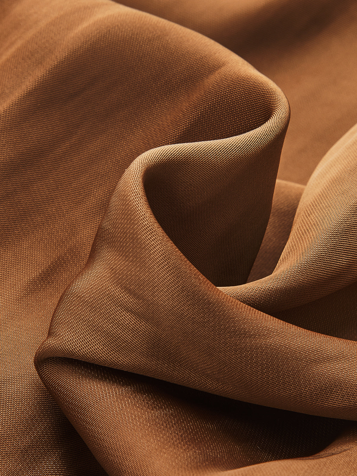 Brun Satintopp med Drapering och Polokrage