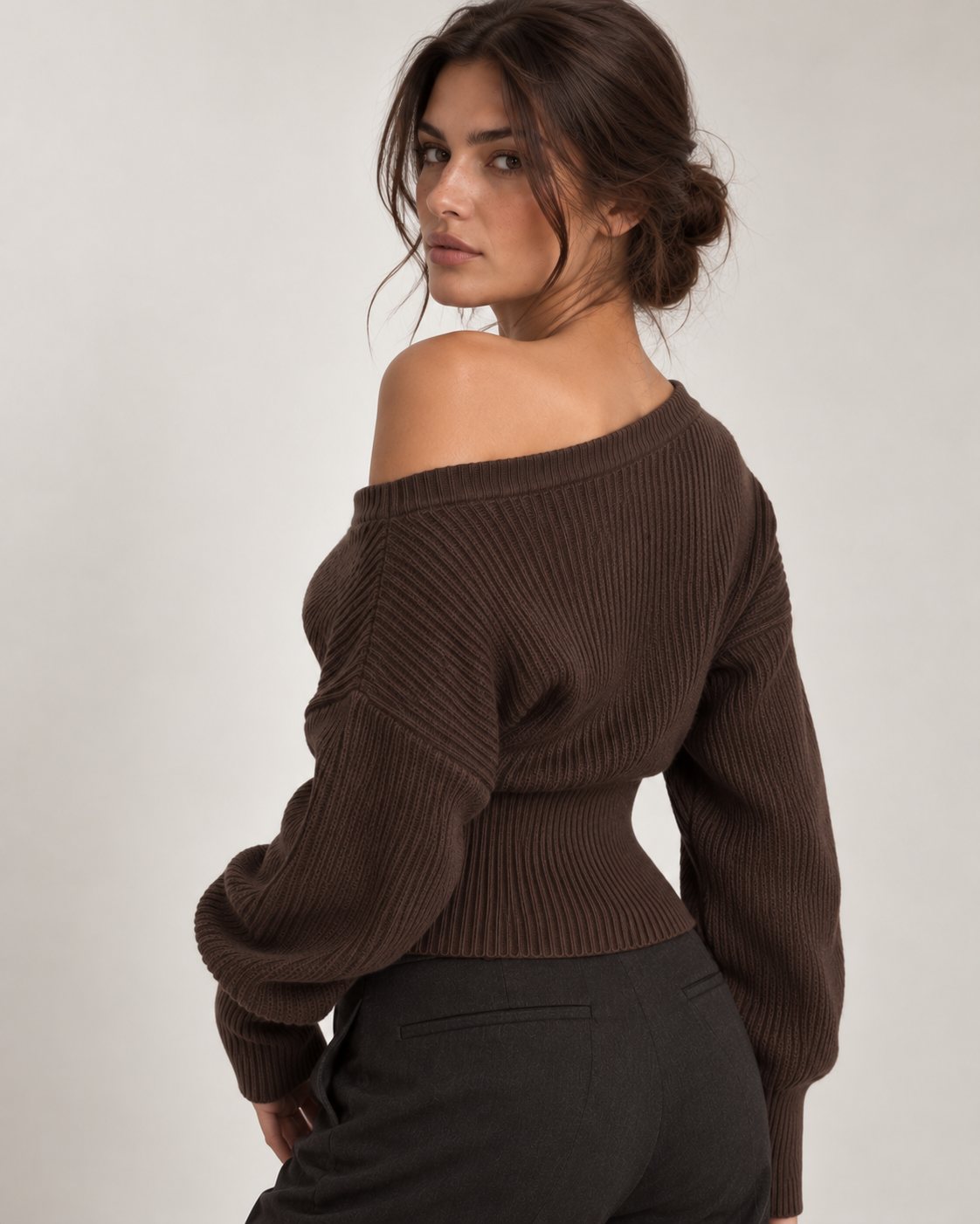 Croppad Stickad Tröja med Off Shoulder och Långa Ärmar