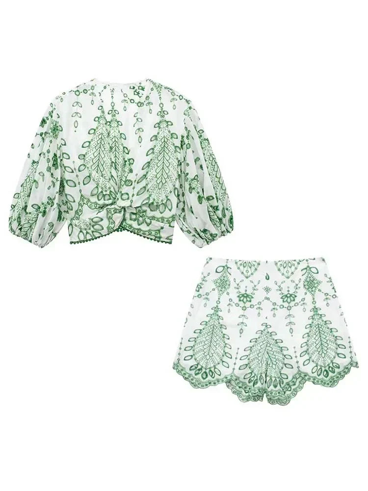 Grön Broderad Kort Topp och Shorts i Matchande Set