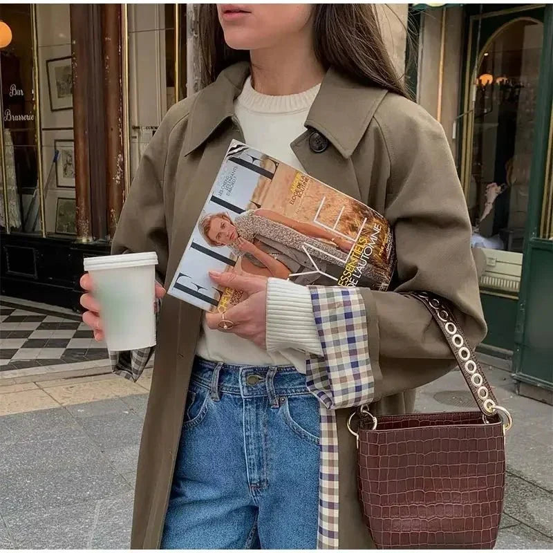 Grön Lång Trenchcoat med Knappar