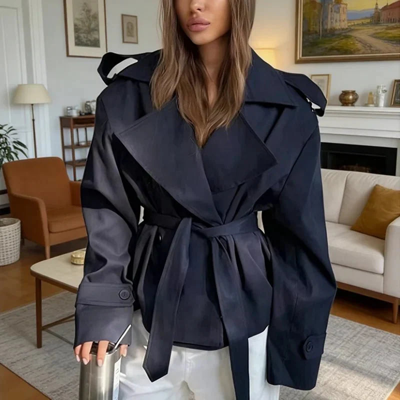Marinblå Kort Trenchcoat med Snörning i Sidan