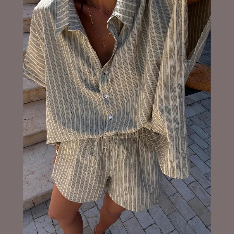 Randig Skjorta och Vida Shorts i Matchande Set