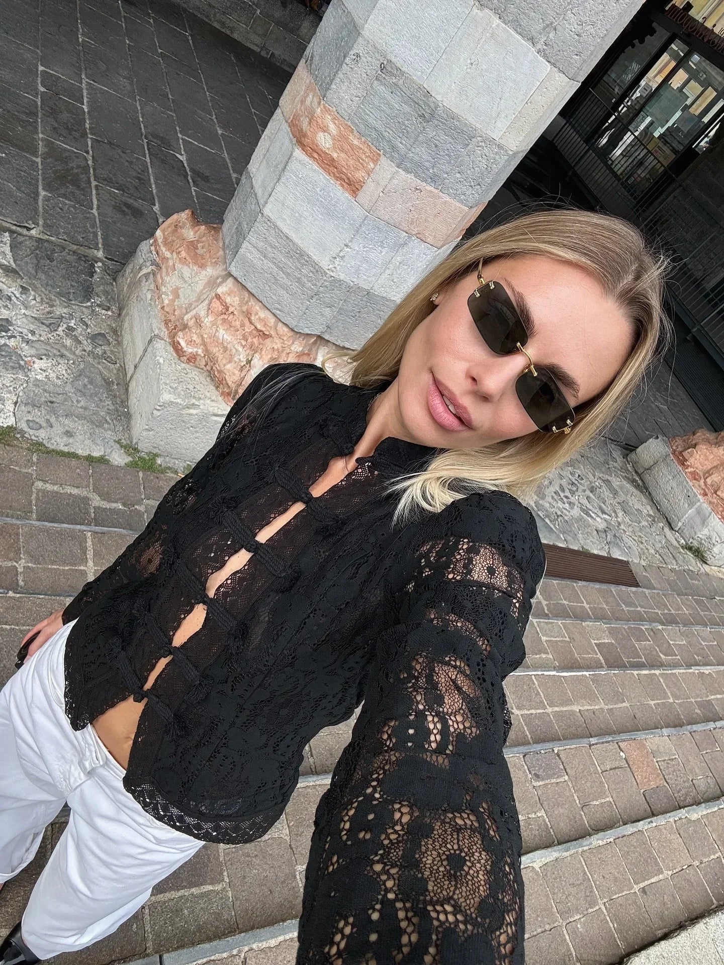 Svart Spets Blus med Puffärmar