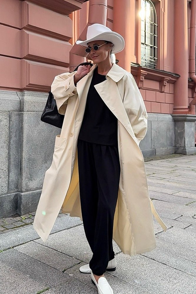 Vit Lång Trenchcoat med Skärp