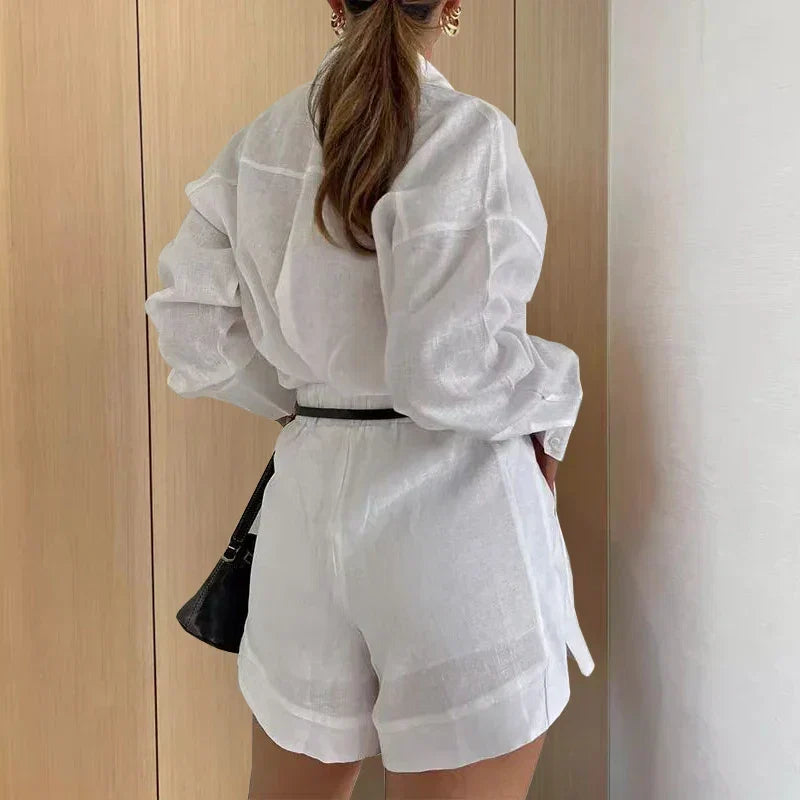 Vit Skjorta med Lång Ärm och Shorts i Matchande Set
