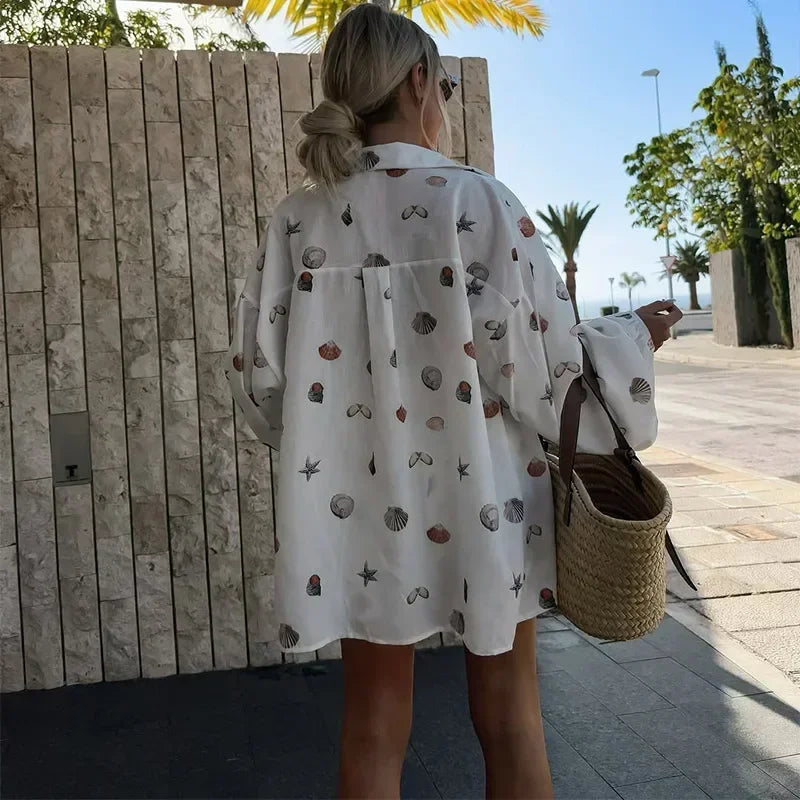 Vit Snäckmönstrad Skjorta och Shorts i Matchande Set